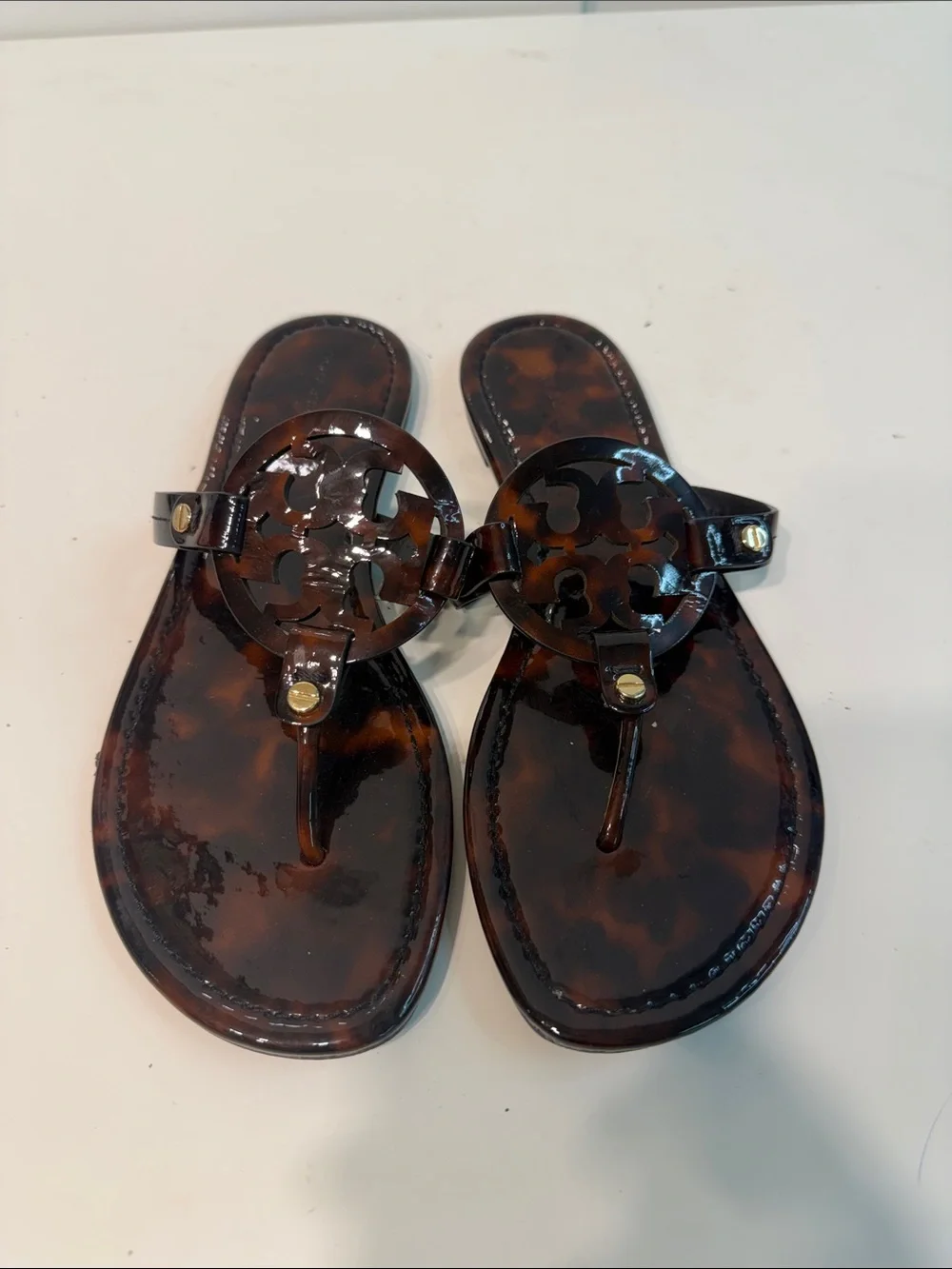 Used Tory Burch sz 8.5 Tortoiseblank Jelly Flip Sandals with Logo Medallion